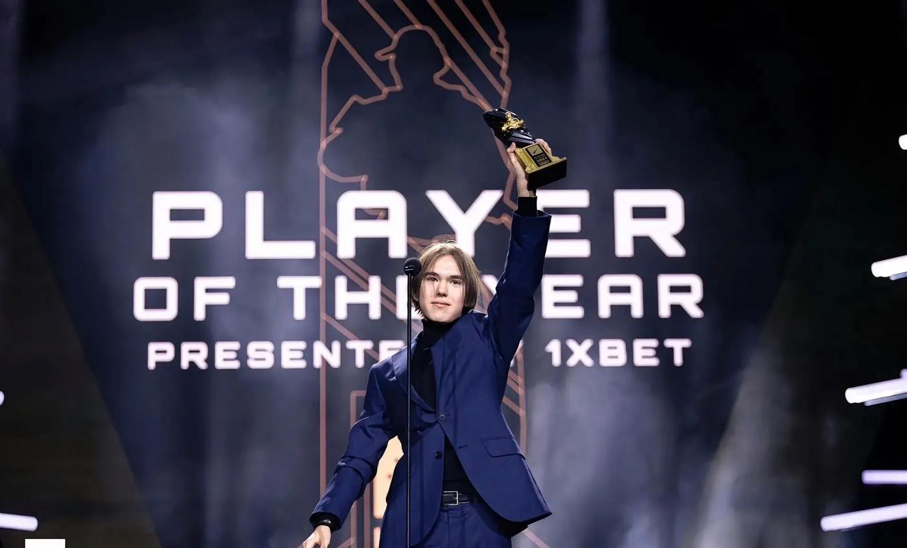 Tabe：我还是很看好RNG 他们现在的实力还没有完全打出来